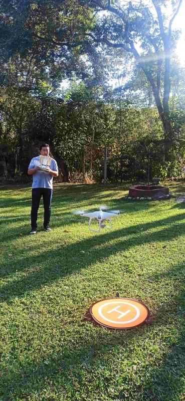 Pilotagem de drones com filmagens e fotografias aéreas